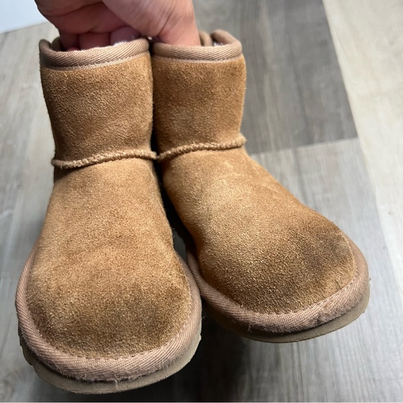 UGG Jona Boots Kids Size 11 Youth - Picture 6 of 13